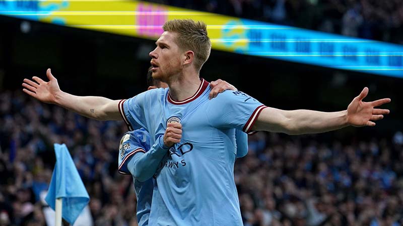 De Bruyne thuộc top 10 tiền vệ hay nhất thế giới