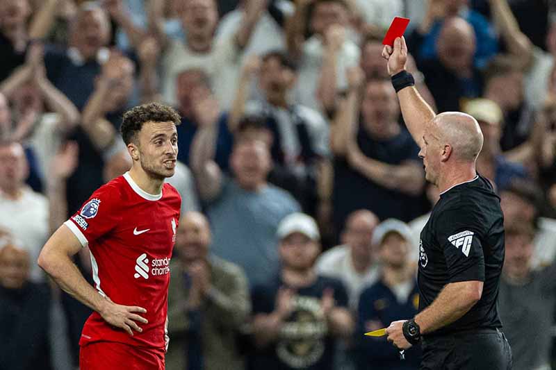 Trọng tài phá nát trận Tottenham đấu với Liverpool